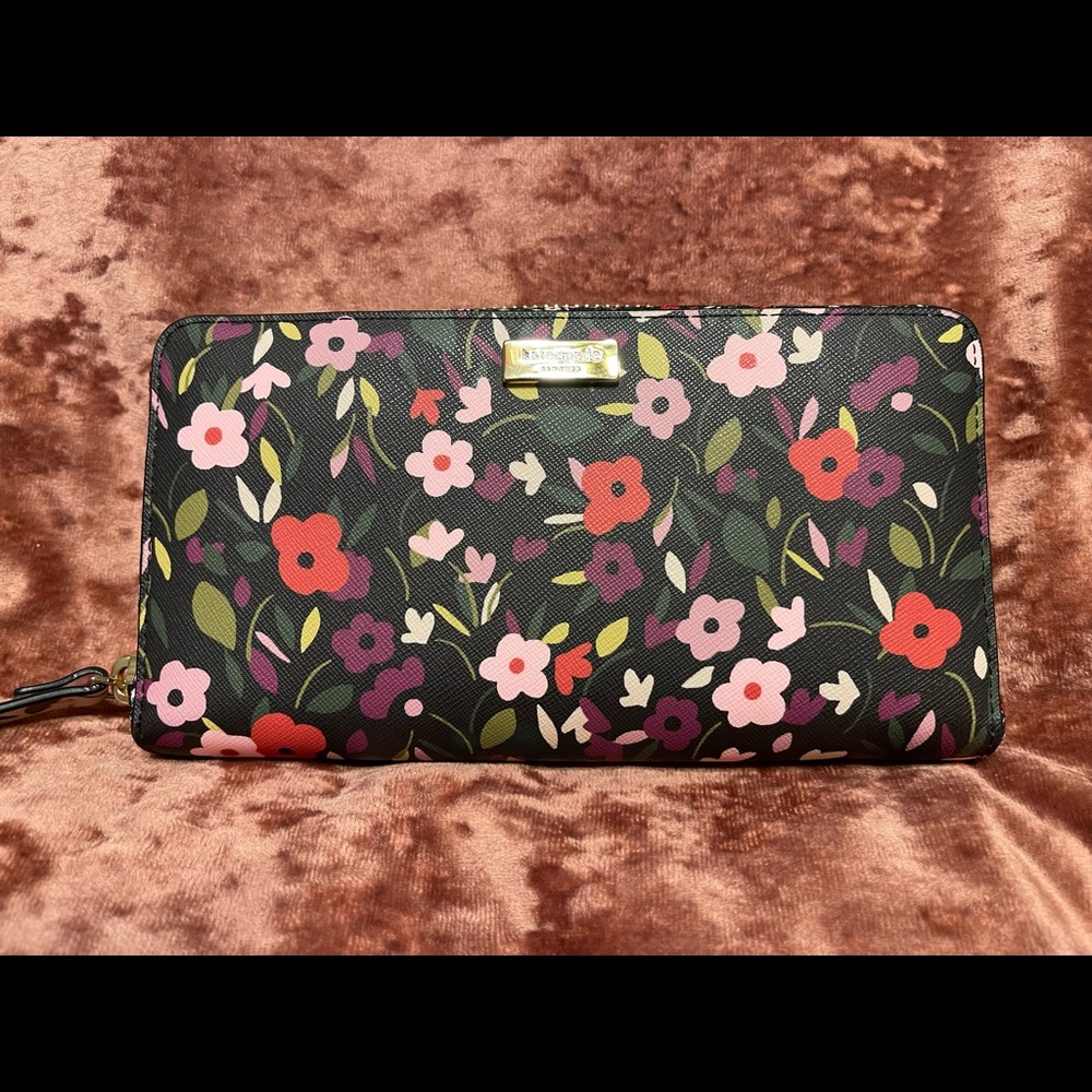 NWT Kate spade zip around wallet